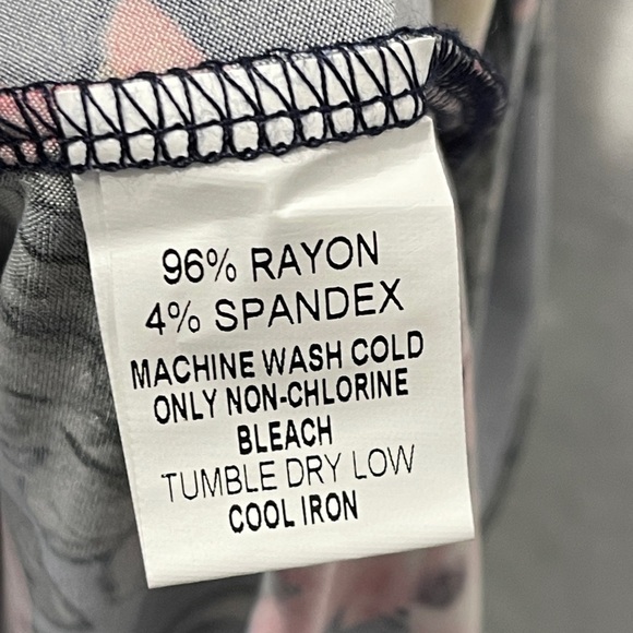 Paper Moon Basima Back Navy Floral Criss Cross Strap Tank Top Large Stitch Fix - Picture 8 of 9